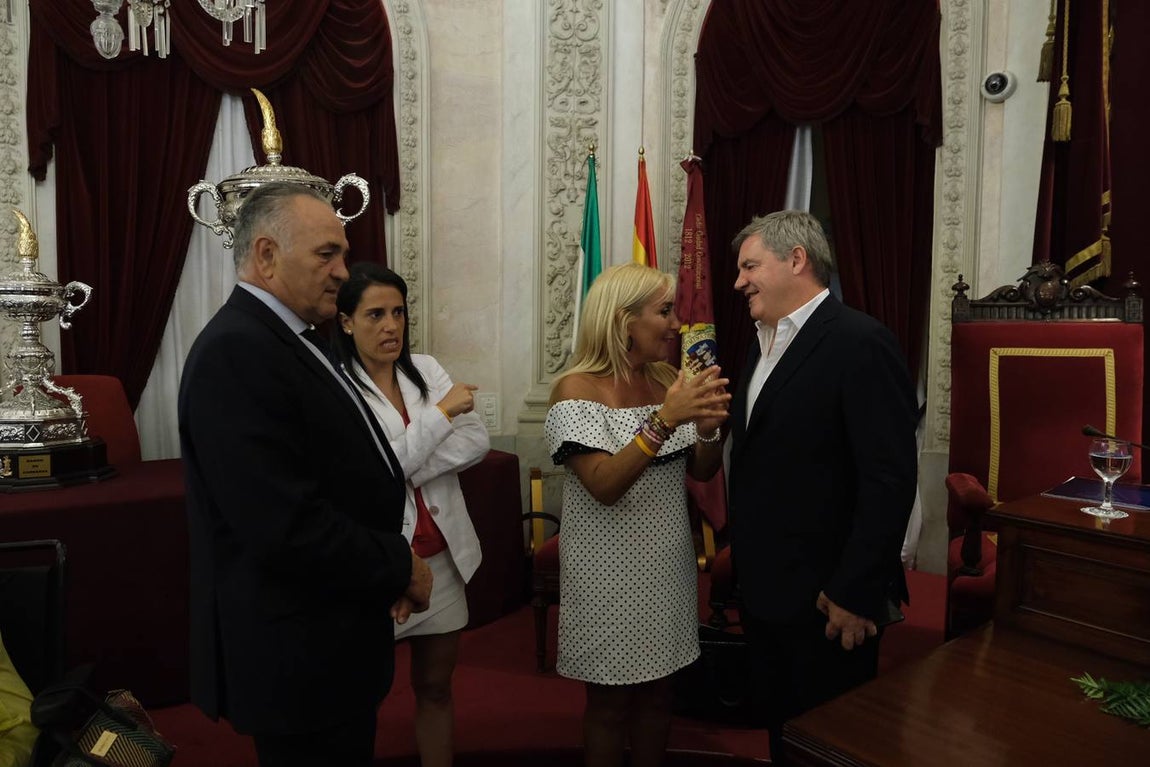 FOTOS: Presentación del primer Trofeo Carranza femenino