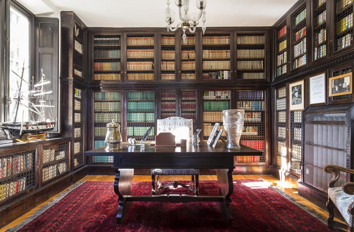 Villa Mondadori. La vivienda es una de las más prestigiosas de Italia. Está ubicada en la localidad de Meina, en el norte del país