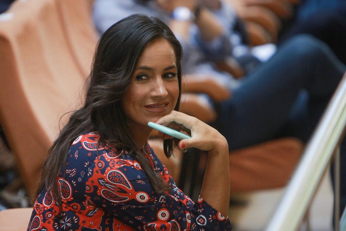 Begoña Villacís, en la tribuna de invitados. 