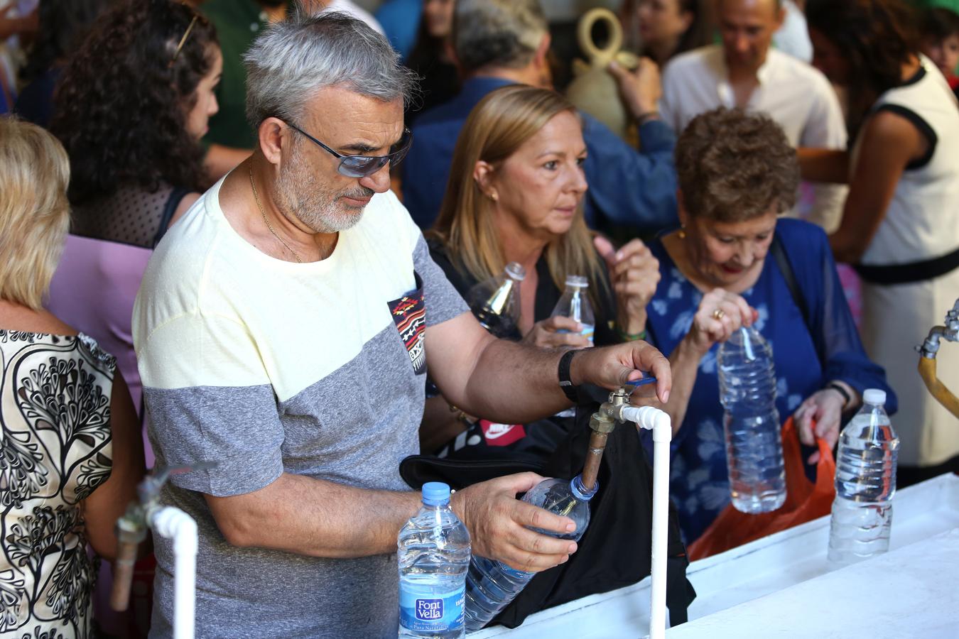 La tradición de los botijos de la Virgen en imágenes