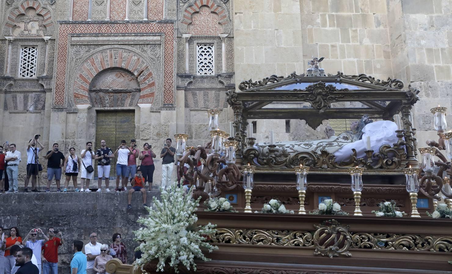 La procesión de la Virgen del Tránsito, en imágenes