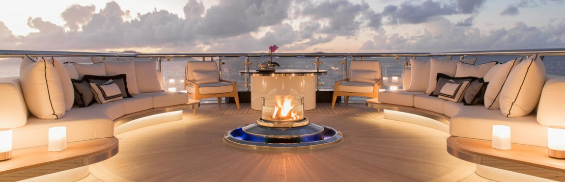 Lürsen. Lürsen construyó Azzam (el yate más largo del mundo) y Dilbar (el yate más grande del mundo en tonelaje bruto). Además de otras grandes embarcaciones para altas autoridades Al Salamah (para el Príncipe Sultán de Arabia Saudita), Al Said (para el Sultán Qaboos de Omán) y Katara para el <a href="https://www.abc.es/summum/motor/abci-vende-emir-qatar-640-millones-201808291642_noticia.html" target="_blank">Emir de Qatar</a>