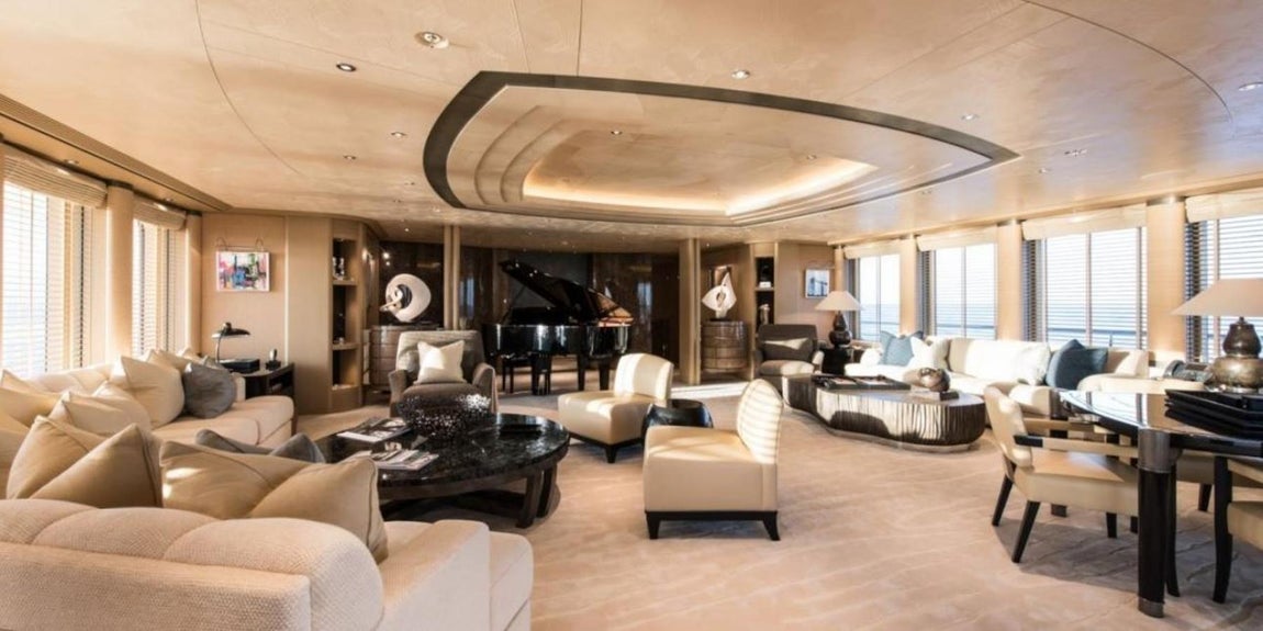 Abeking &amp; Rasmussen Yachts. Su tradición data de 1907, construyeron grandes veleros y diferentes tipos de embarcaciones (torpederos, barredoras de minas y destructores submarinos)