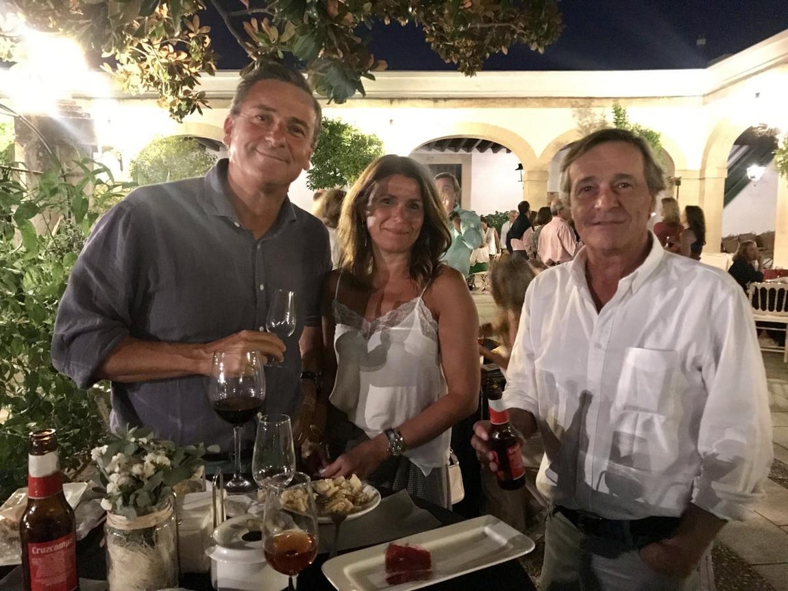 Pablo Neira, Ada Oliver y Manu la Viña.. 