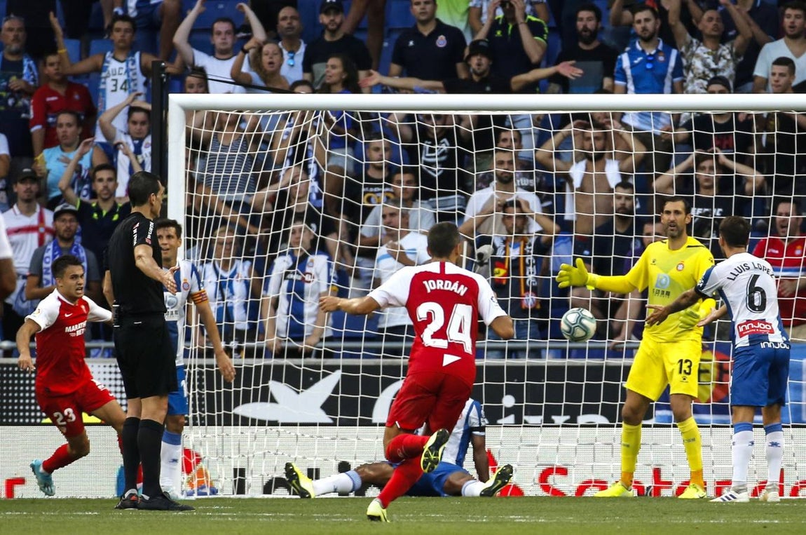 Las mejores imágenes del RCD Espanyol - Sevilla FC en la primera jornada de LaLiga Santander