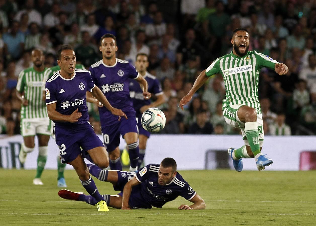 Las mejores imágenes del encuentro entre el Real Betis y el Real Valladolid en el Benito Villamarín