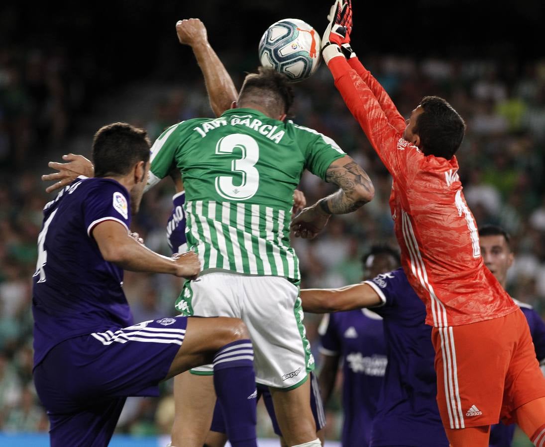 Las mejores imágenes del encuentro entre el Real Betis y el Real Valladolid en el Benito Villamarín