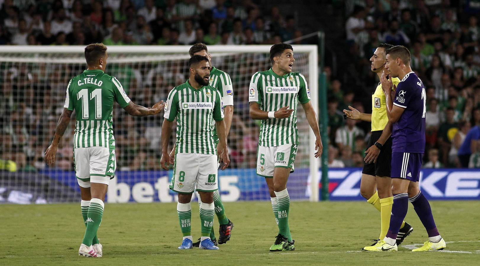 Las mejores imágenes del encuentro entre el Real Betis y el Real Valladolid en el Benito Villamarín