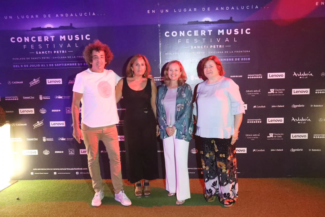 La ministra de Economía, Nadia Calviño disfruta de Hombres G en Concert Music Festival