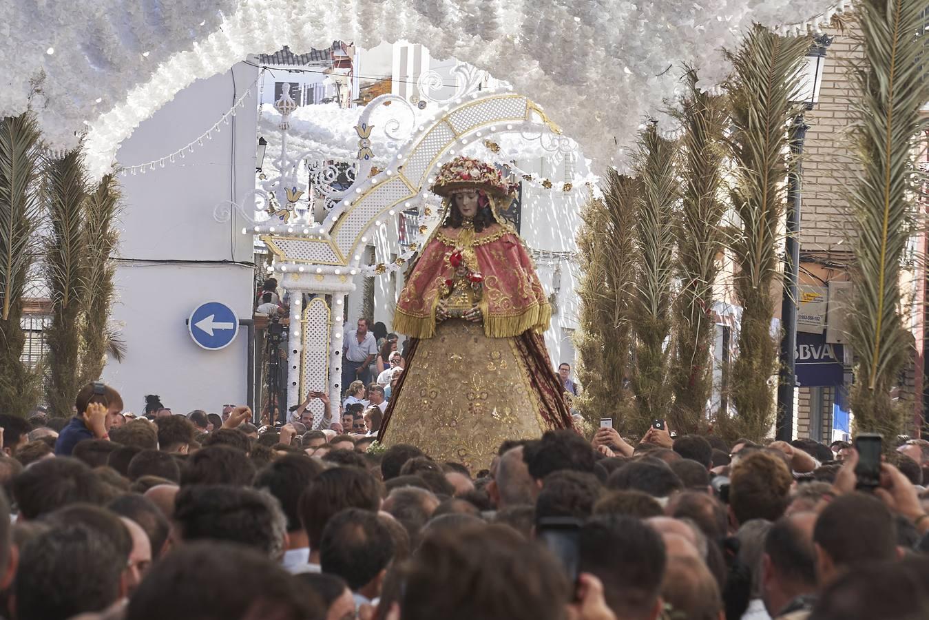 En imágenes, la llegada de la Virgen del Rocío a la parroquia almonteña