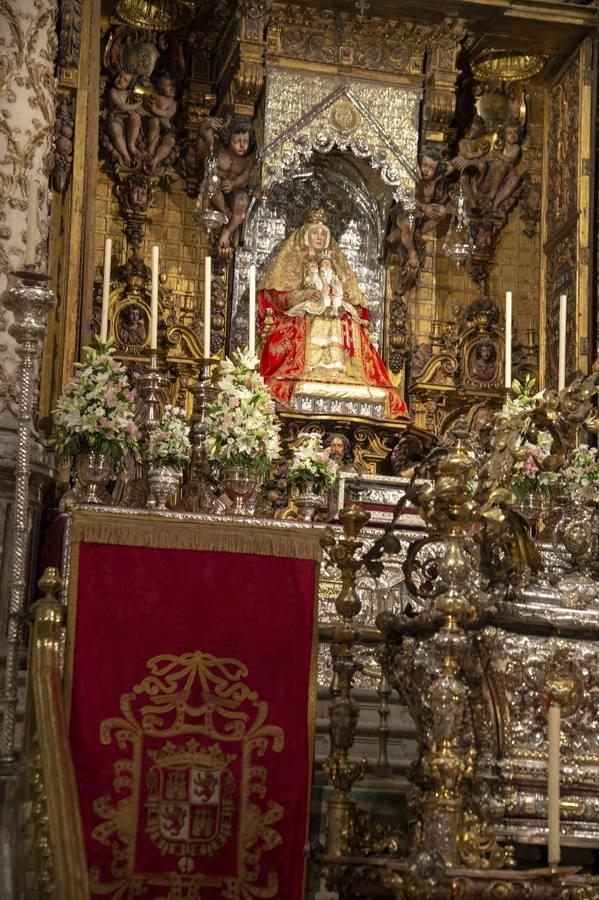 La Virgen de los Reyes en su camarín