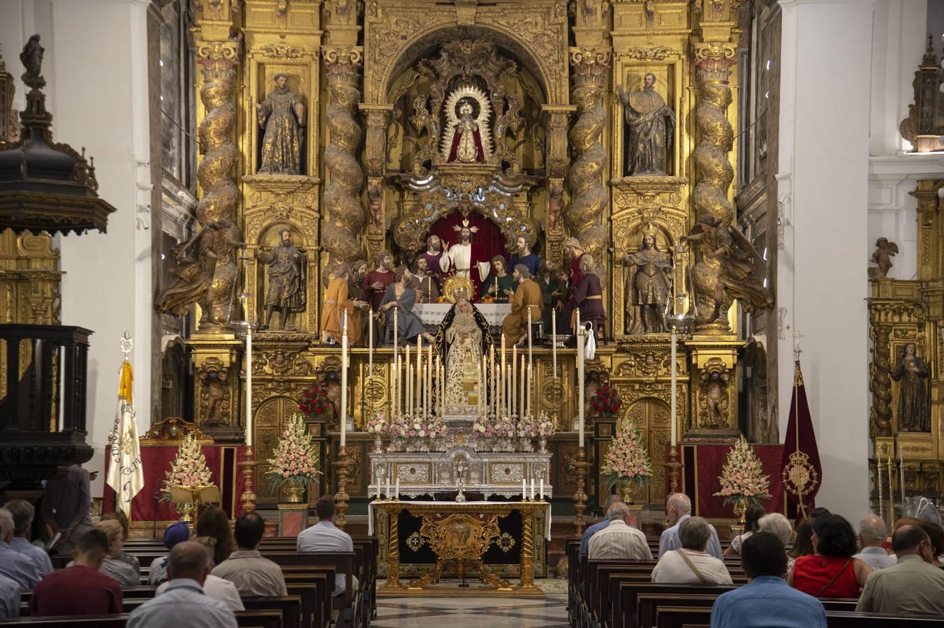 La Cena celebra el día de la Realeza de María