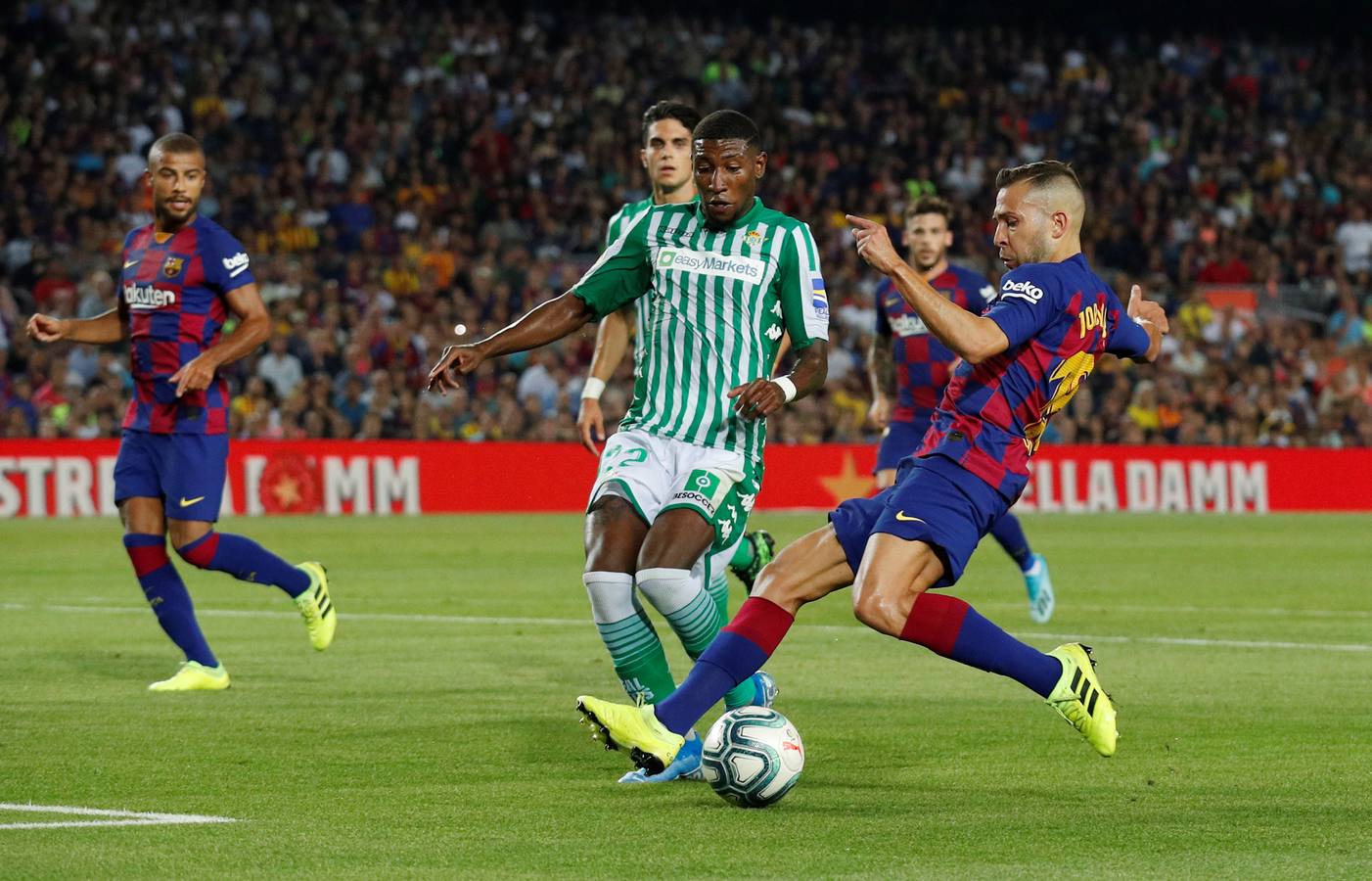 En imágenes, la derrota del Real Betis antes el FC Barcelona en el Camp Nou (5-2)