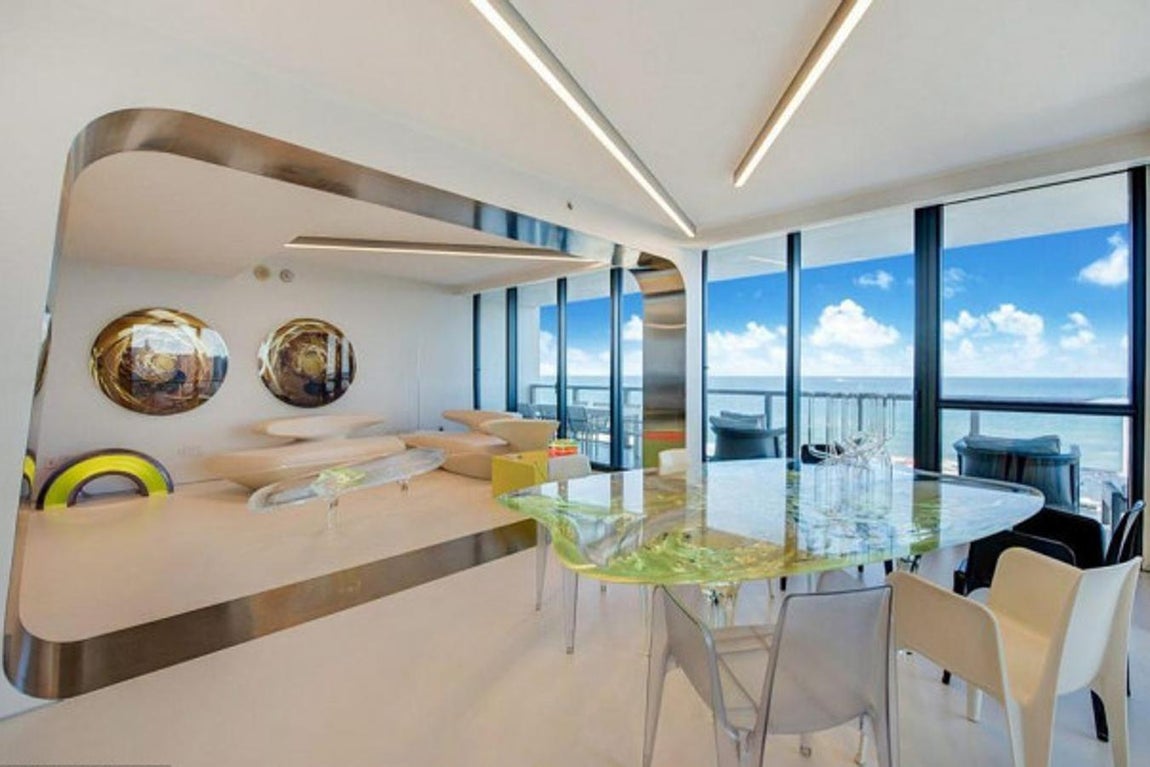 One Thousand Museum. Las viviendas del complejo tienen arquitecturas dispares: penthouse, dúplex, triplex... el inmueble más barato cuesta 20 millones de euros, pero el que acaban de comprarse los Beckham asciende a 40 millones de euros