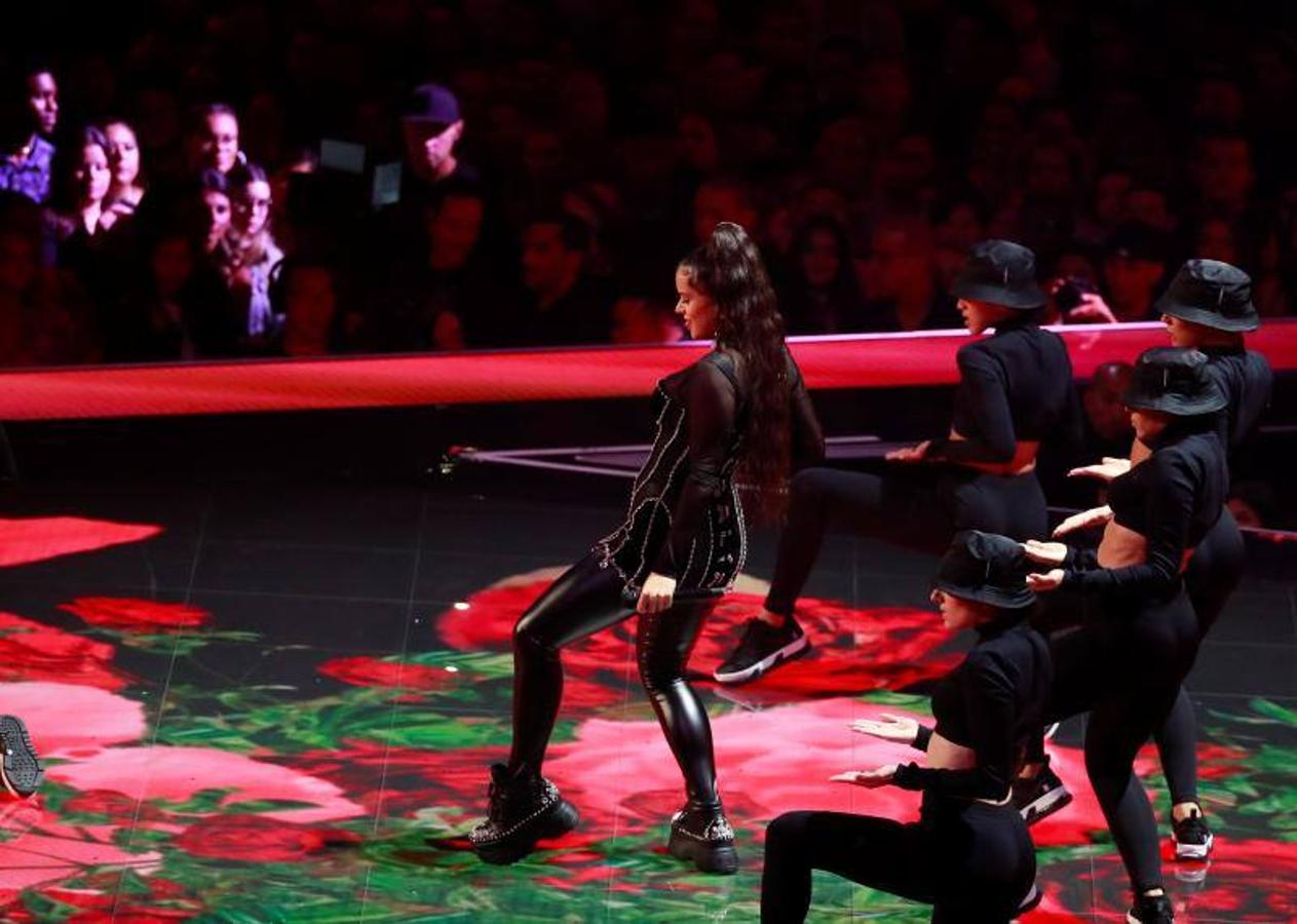 Así fue la actuación y alfombra roja de Rosalía en los MTV VMAs 2019