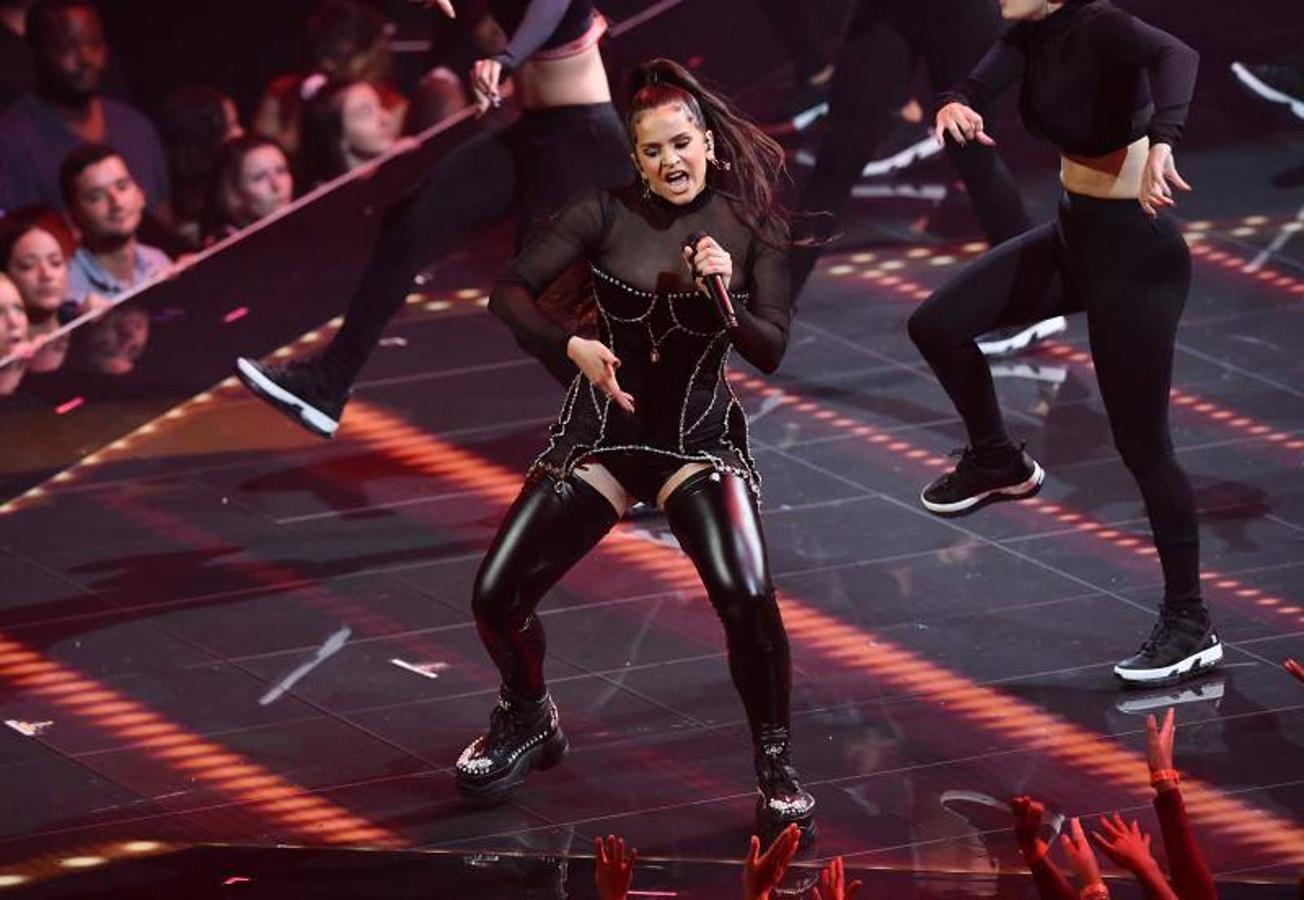 Así fue la actuación y alfombra roja de Rosalía en los MTV VMAs 2019