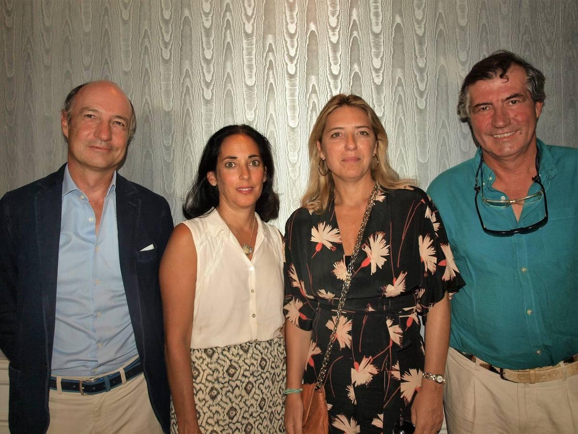 El ganadero Juan Pedro Domecq junto a su mujer, Sofía Cotoner, Prado Buendía y Antonio de León