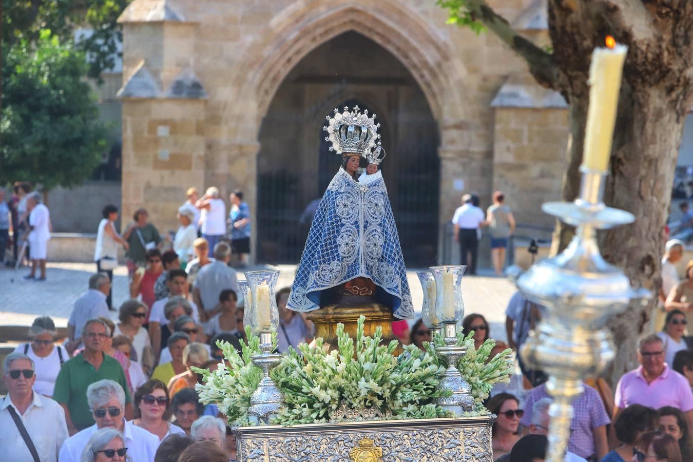 La visita de la Virgen de la Fuensanta a los templos de Córdoba, en imágenes