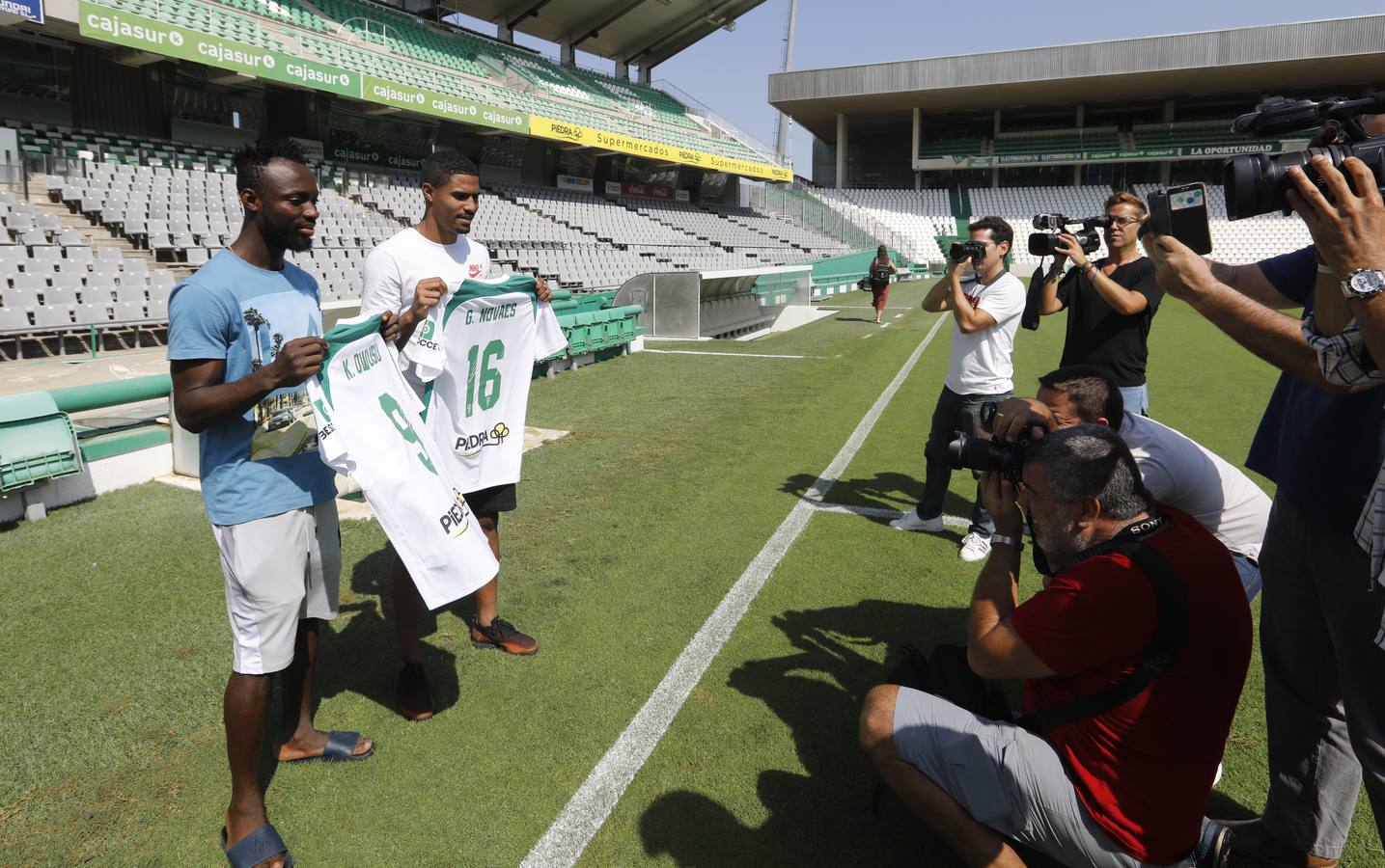 La presentación de Owusu y Novaes en el Córdoba CF, en imágenes