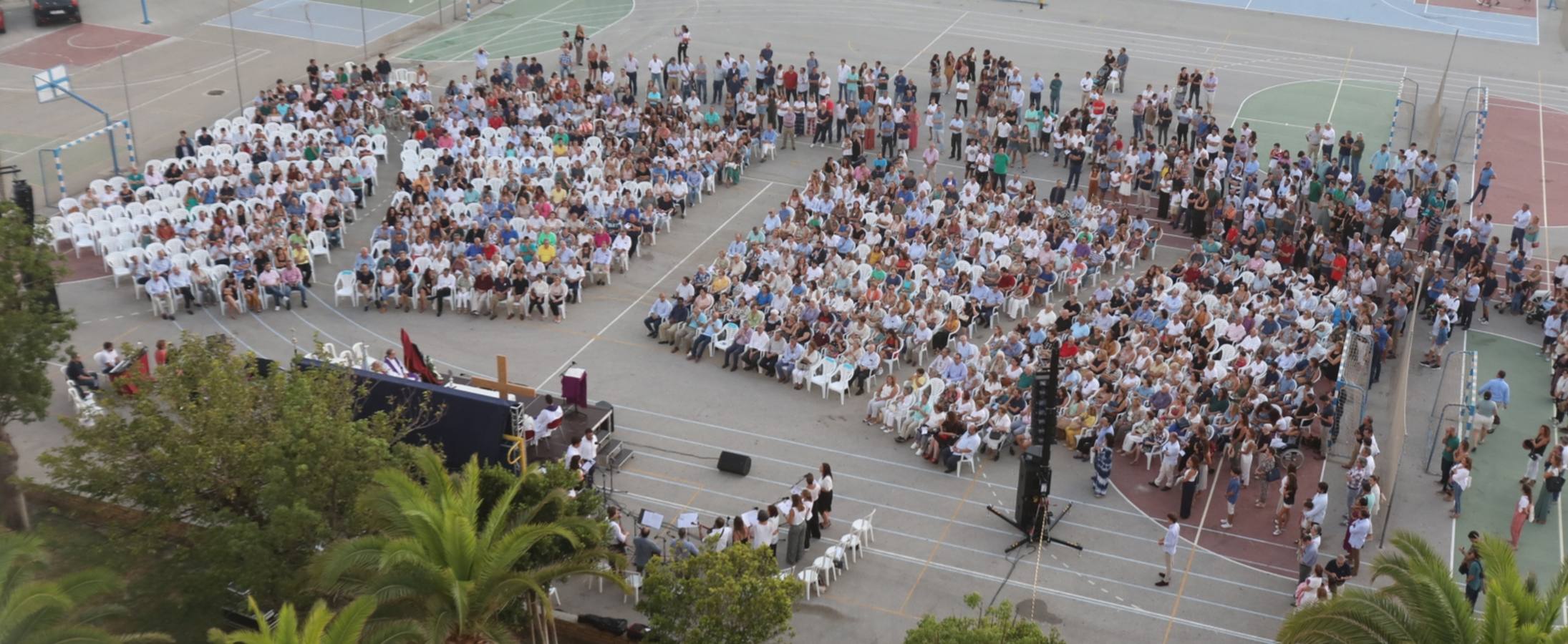 El sentido adiós al padre Luis Castro en el colegio San Felipe Neri, en imágenes