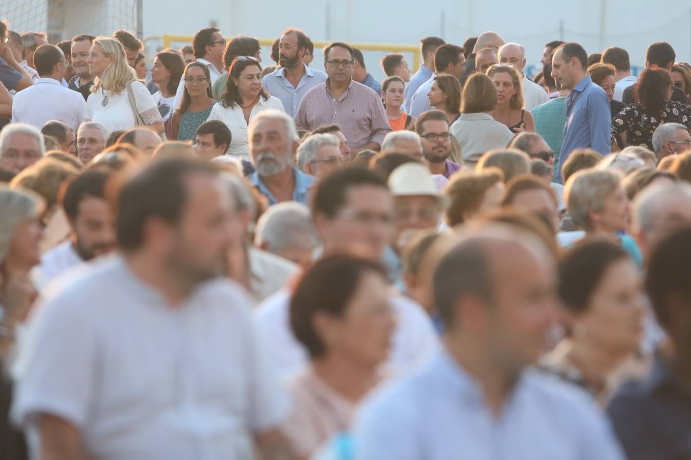 El sentido adiós al padre Luis Castro en el colegio San Felipe Neri, en imágenes