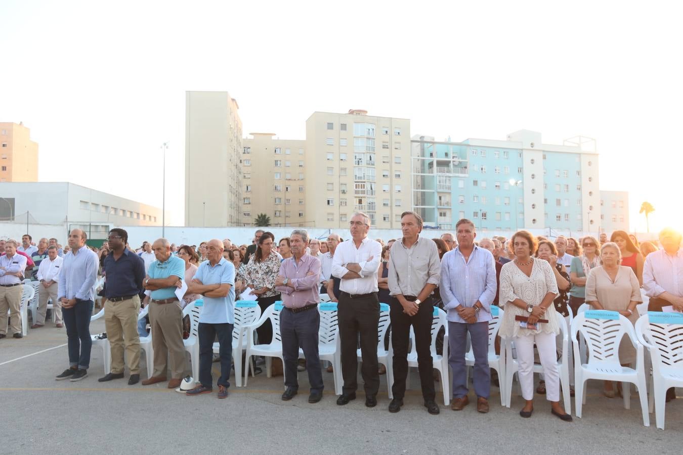 El sentido adiós al padre Luis Castro en el colegio San Felipe Neri, en imágenes