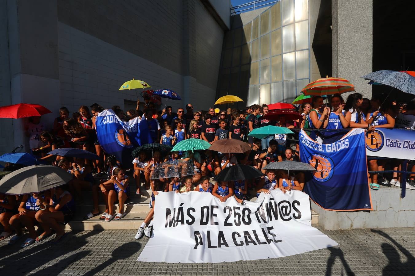 Fotos: Protesta por el mal estado de las instalaciones deportivas en Cádiz