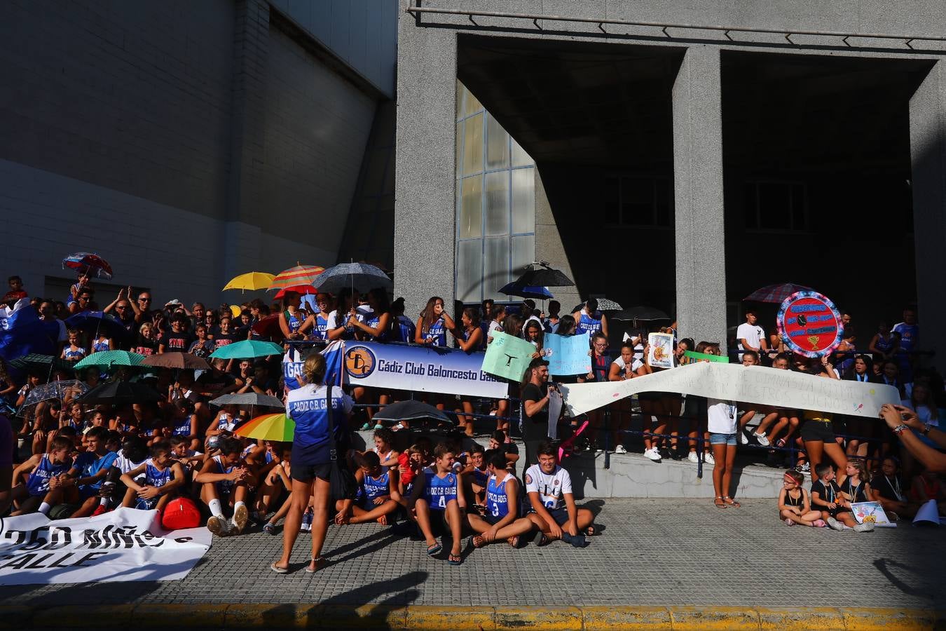 Fotos: Protesta por el mal estado de las instalaciones deportivas en Cádiz