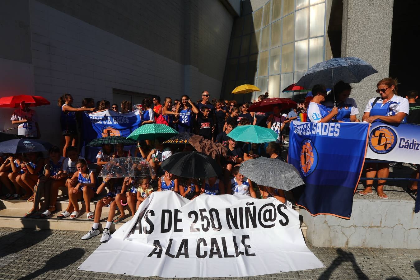 Fotos: Protesta por el mal estado de las instalaciones deportivas en Cádiz