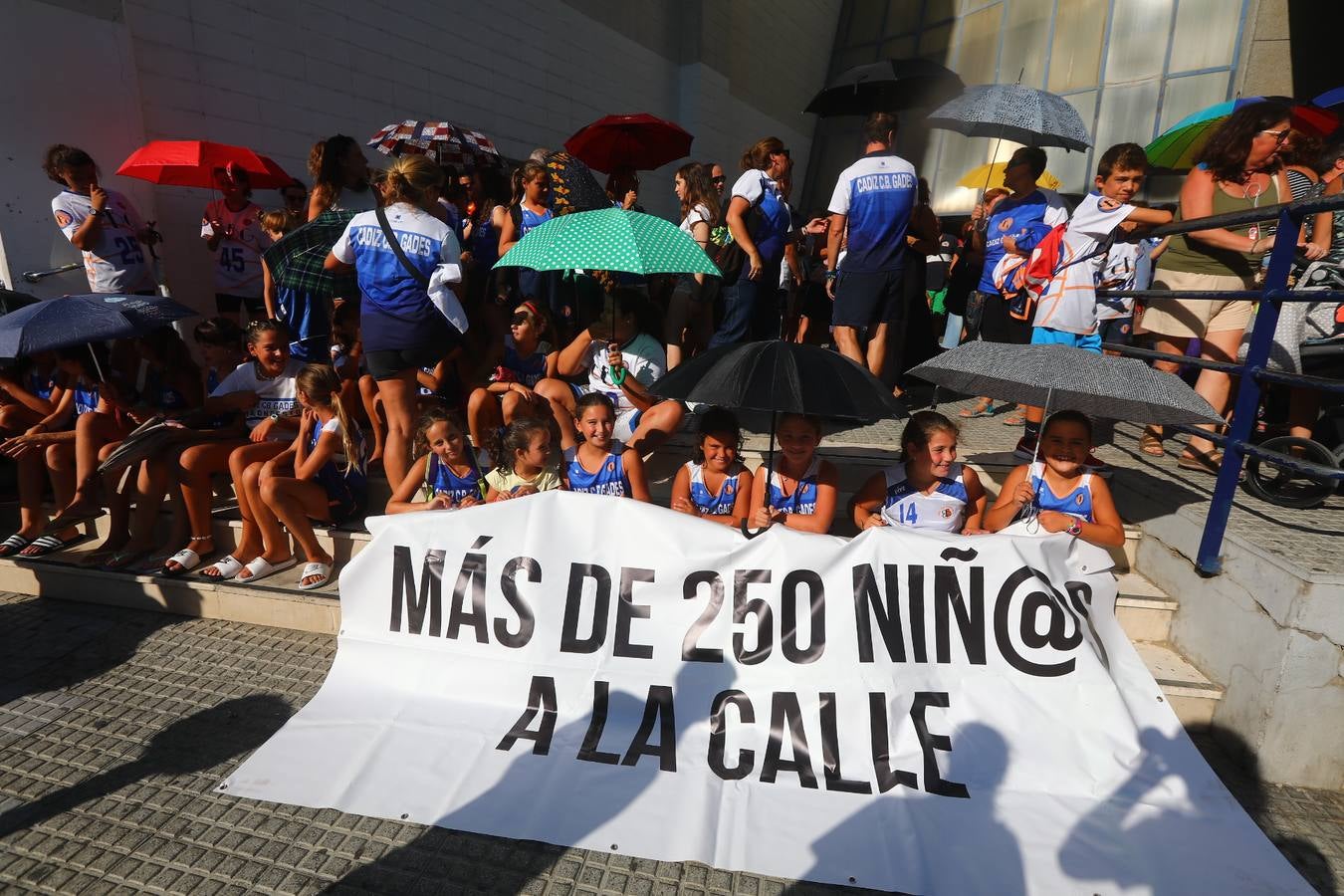 Fotos: Protesta por el mal estado de las instalaciones deportivas en Cádiz