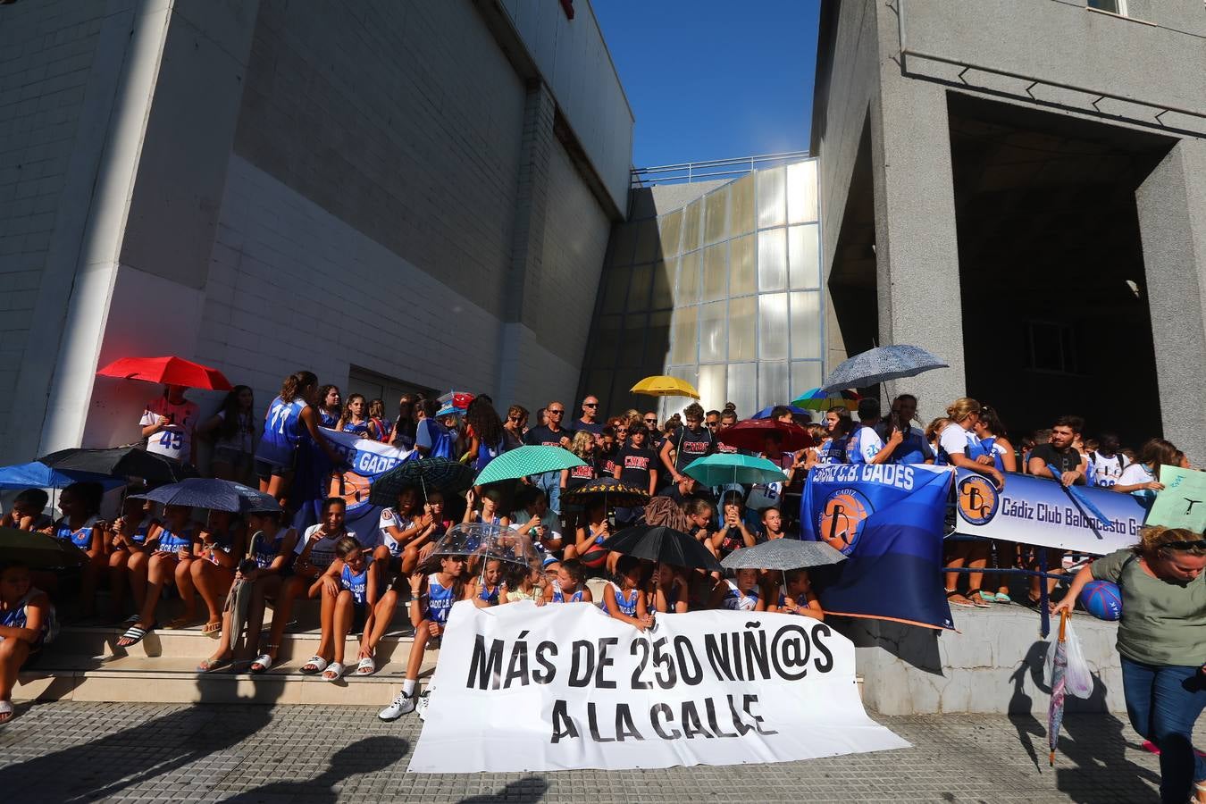 Fotos: Protesta por el mal estado de las instalaciones deportivas en Cádiz