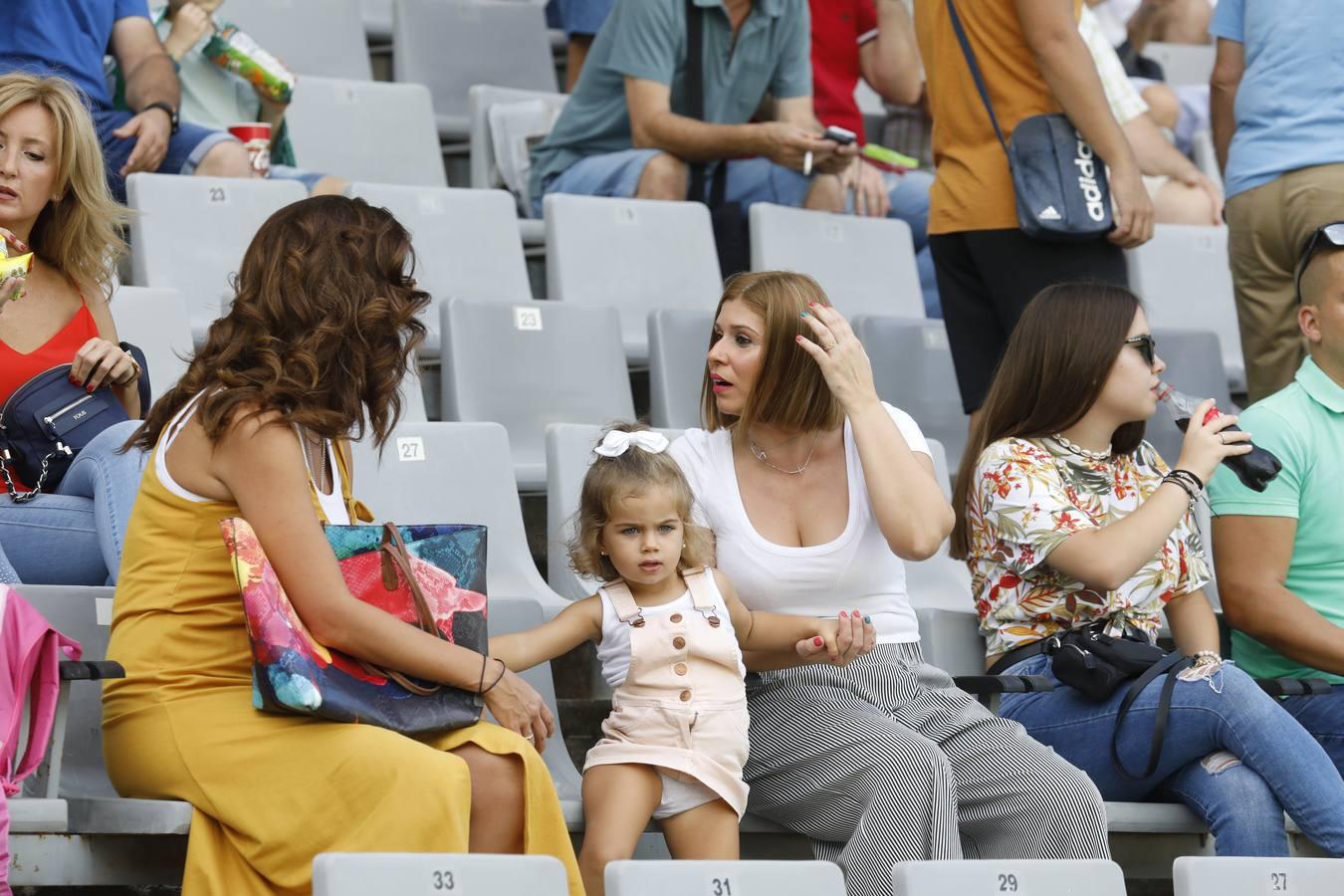 El ambiente en la grada del Córdoba CF-Murcia, en imágenes