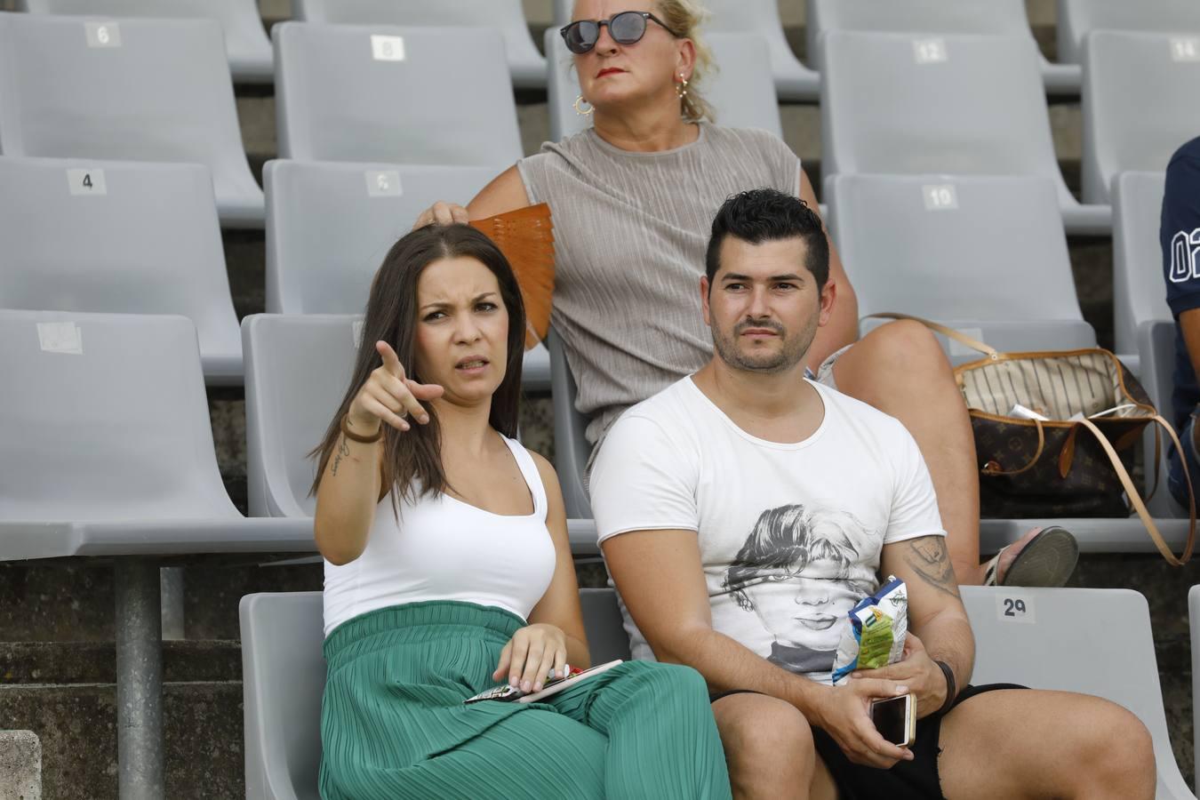 El ambiente en la grada del Córdoba CF-Murcia, en imágenes