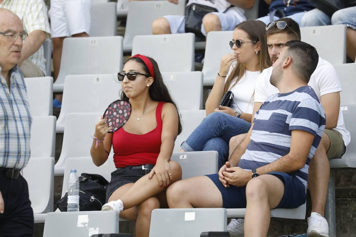 El ambiente en la grada del Córdoba CF-Murcia, en imágenes