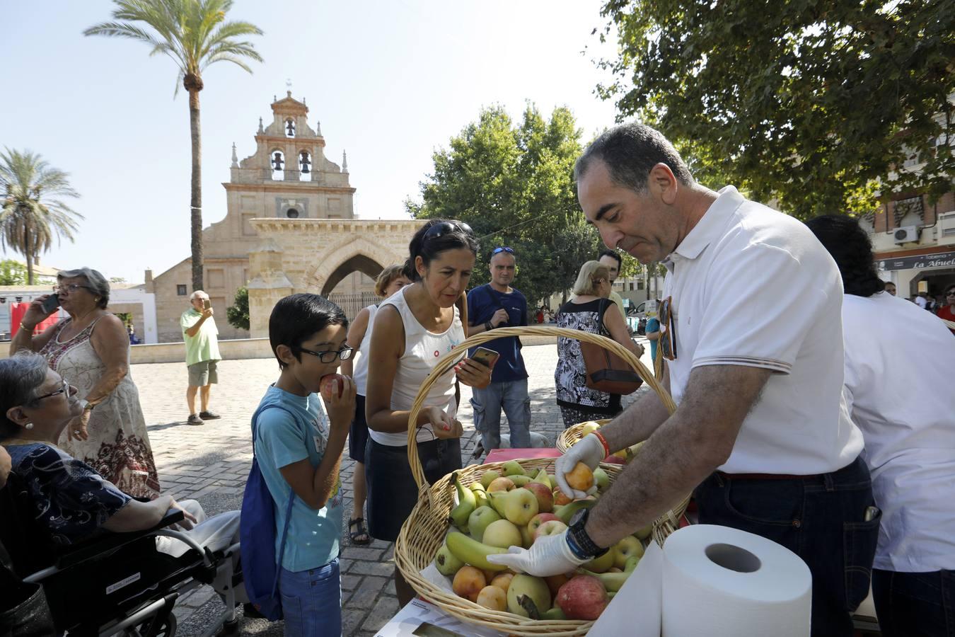 Piraguas y fruta gratis en la Velá de la Fuensanta de Córdoba