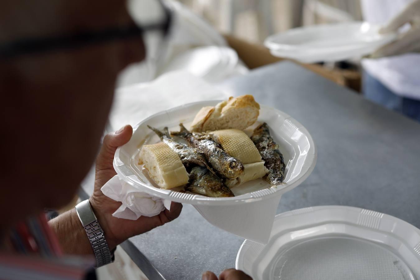 La tradicional «sardiná» de la Velá de la Fuensanta, en imágenes