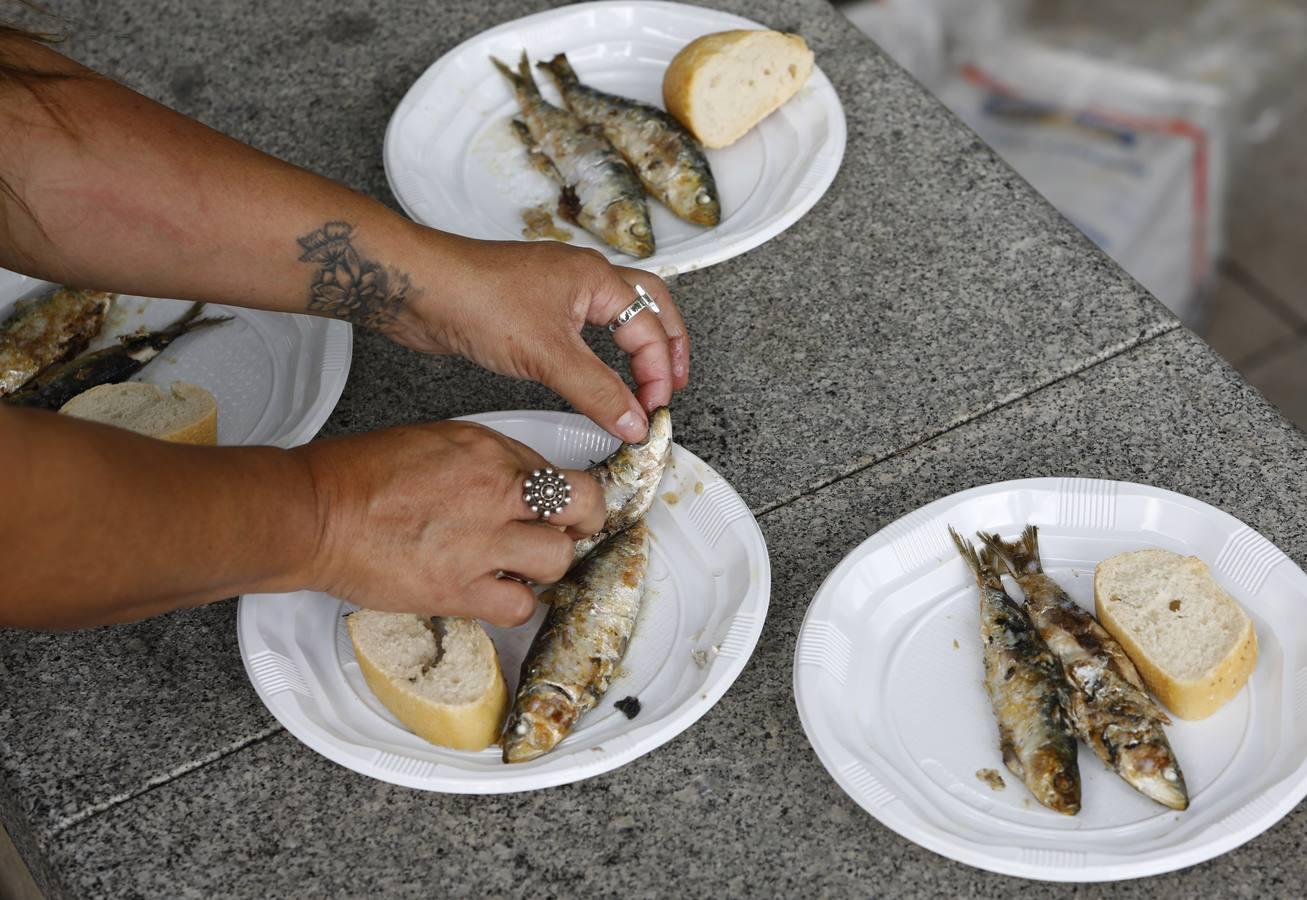 La tradicional «sardiná» de la Velá de la Fuensanta, en imágenes