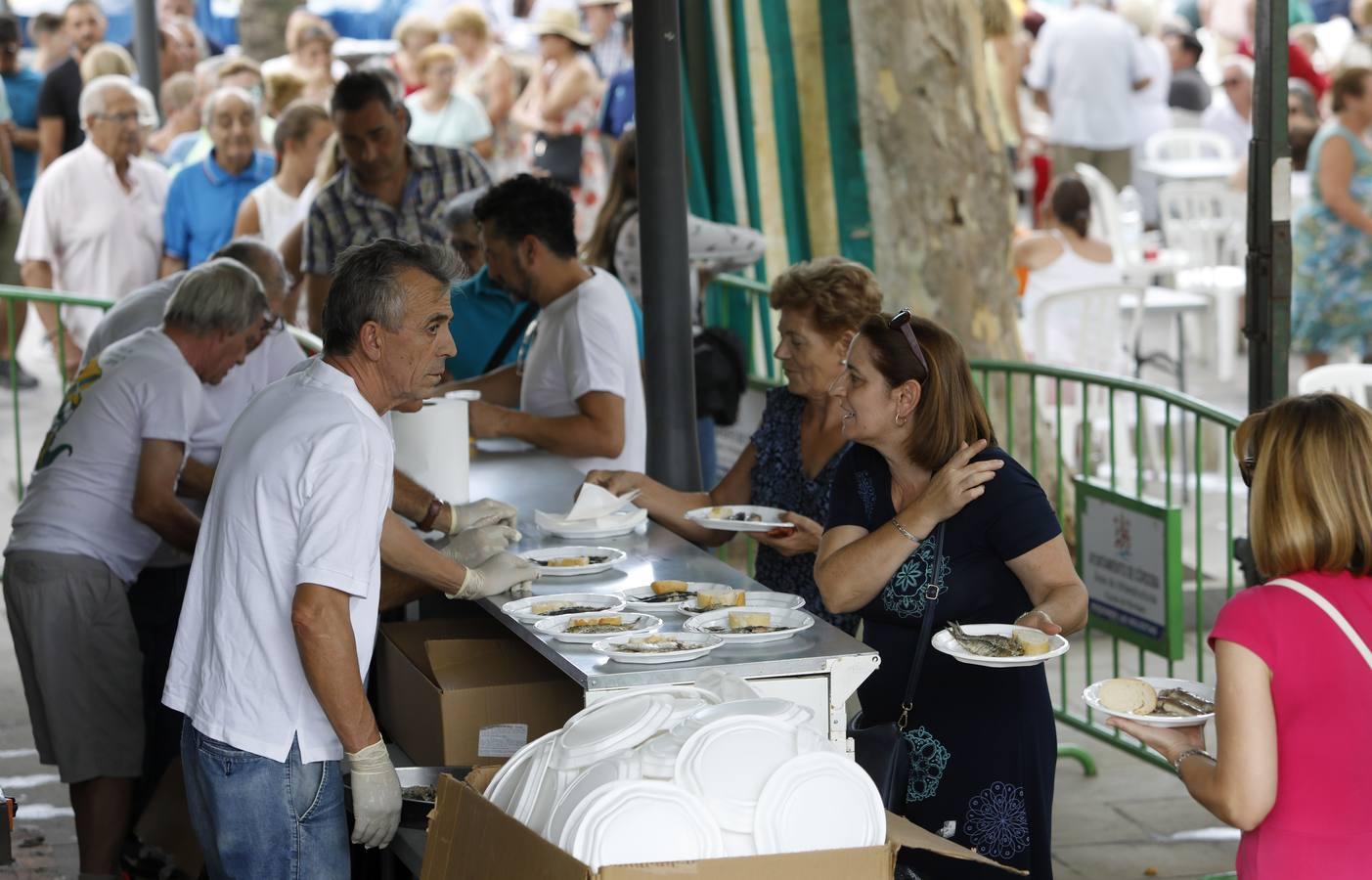 La tradicional «sardiná» de la Velá de la Fuensanta, en imágenes