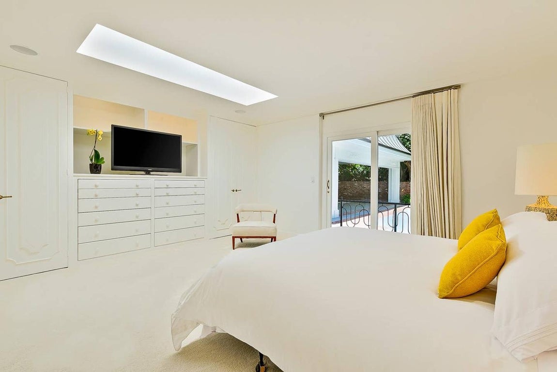 El cantante compró esta vivienda en 1967, cuando se casó con Priscilla, y vivieron allí durante los seis años que duró su matrimonio (la pareja se separó en 1972). Fue el lugar donde nació y se presentó a los medios su hija Lisa Marie.