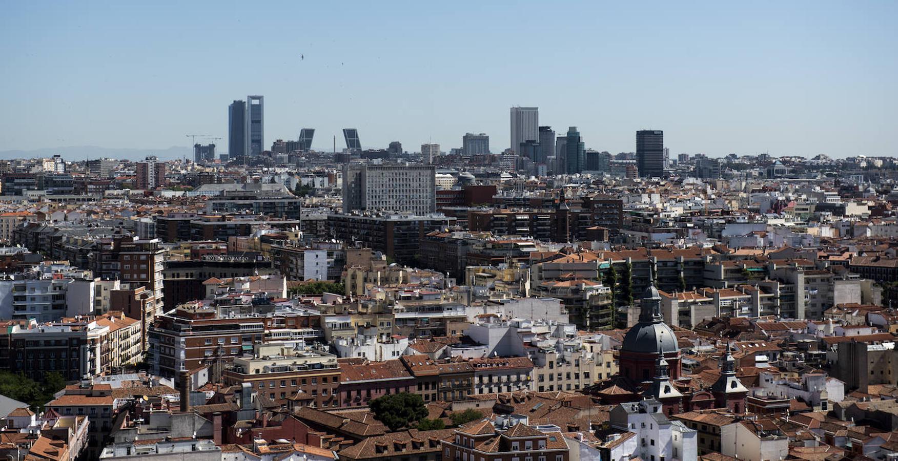 Las cuatro torres de la Castellana, vistas desde la azotea del Edificio España. 