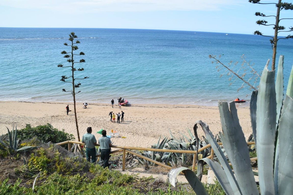 En Fotos, la búsqueda del desaparecido en los Caños de Meca