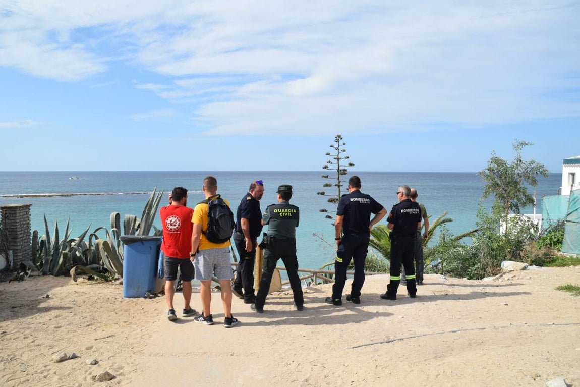 En Fotos, la búsqueda del desaparecido en los Caños de Meca