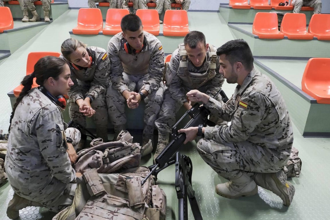 Fotos: galería y simulador de tiro del Tercio de Armada