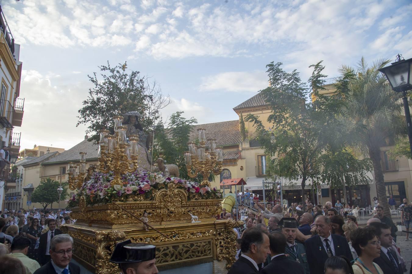 La Pastora de Santa Marina, en procesión