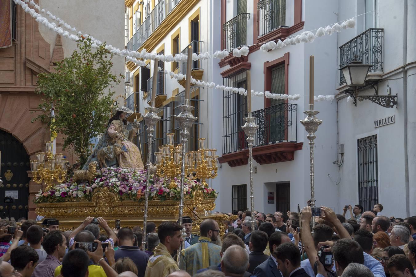 La Pastora de Santa Marina, en procesión