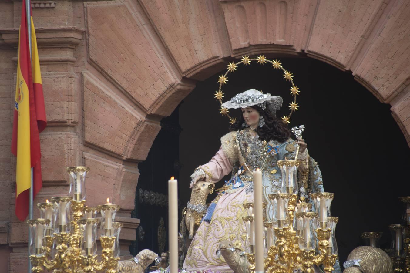 La Pastora de Santa Marina, en procesión