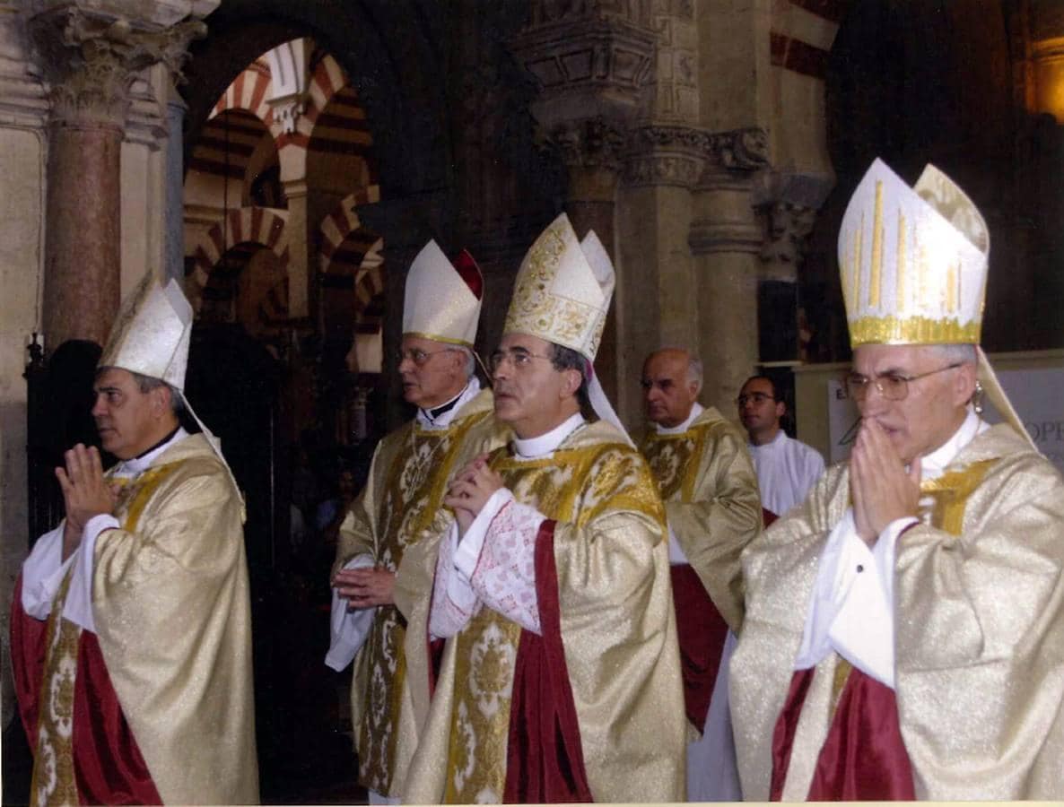Con los cardenales Carlos Amigo y Rouco Varela