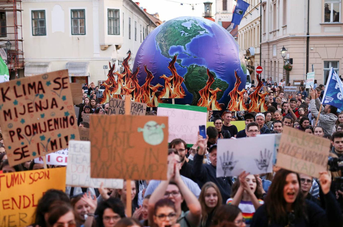 Los manifestantes también se han echado a la calle en Zagreb, Croacia.. 