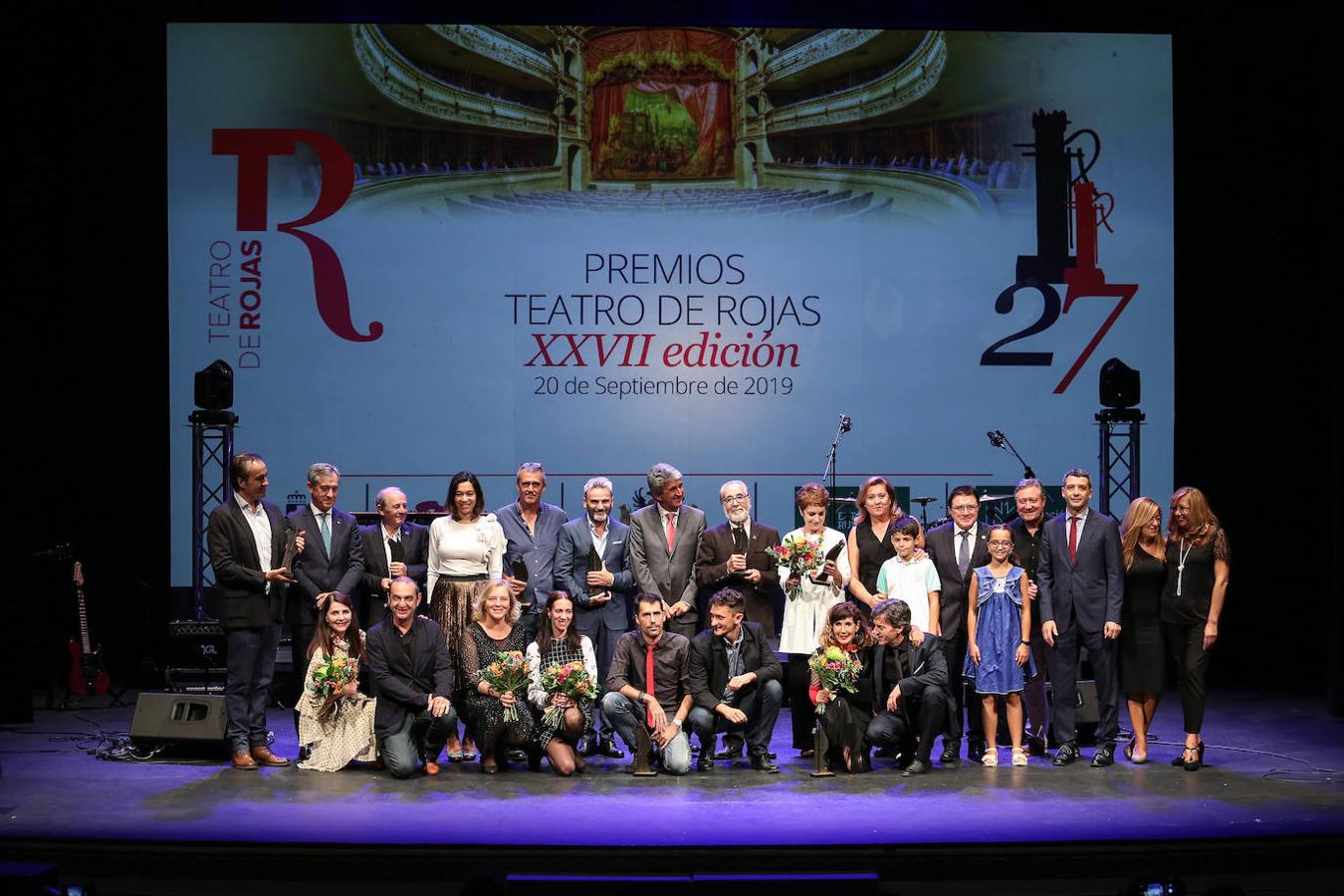 Foto de familia de todos los premiados. 