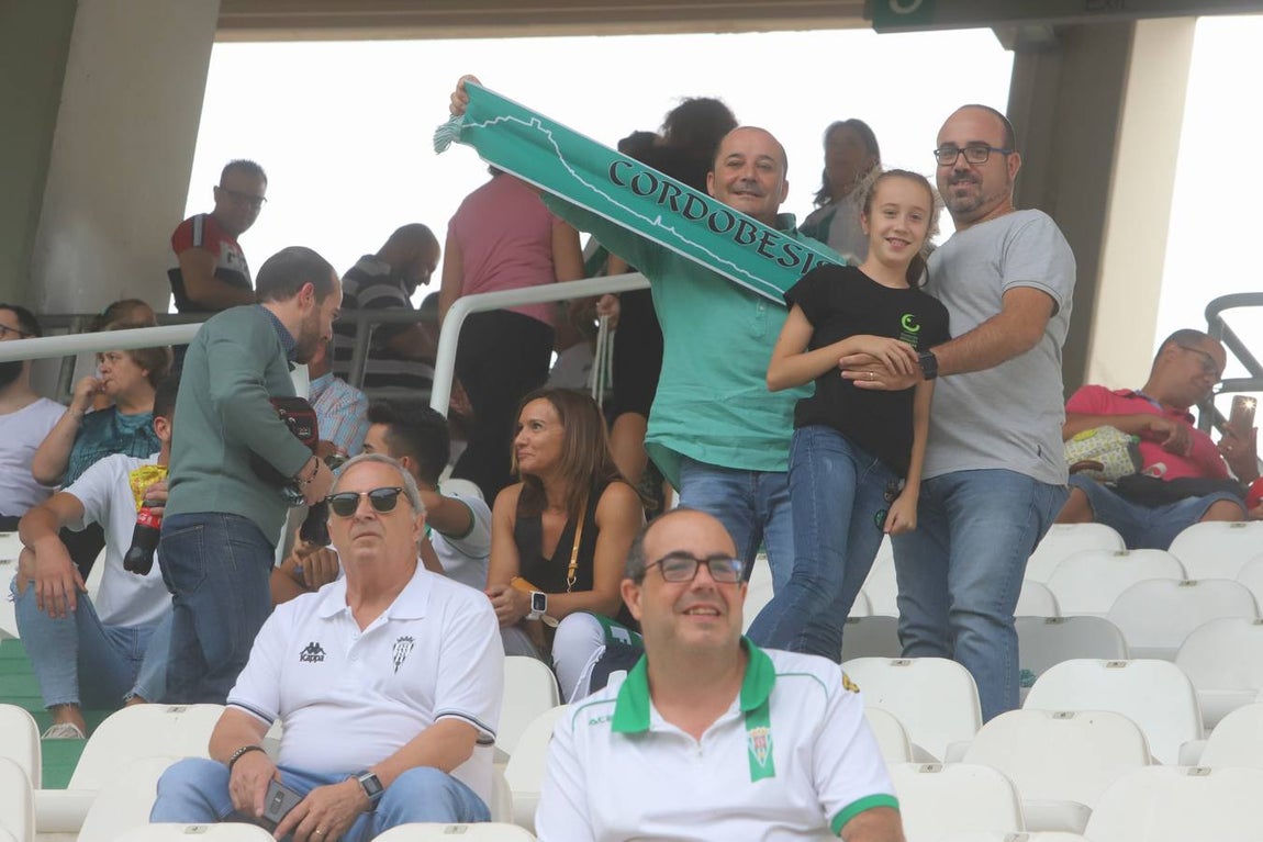 El ambiente en las gradas del Arcángel, en imágenes